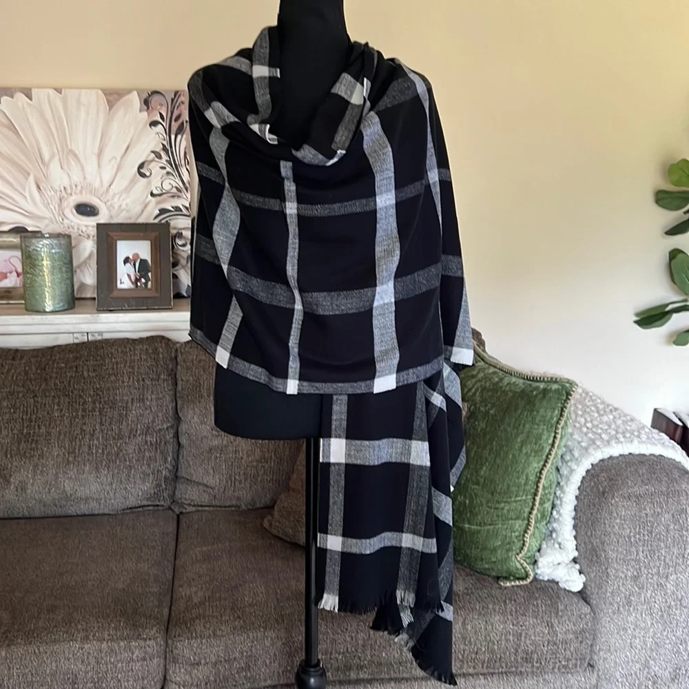 NWT Gap Black/White Acrylic Checkered‎ Scarf w/ Fringe
